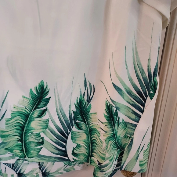 Ava & Viv Cream and Green Tropical Print Short Sleeve Blouse in Size 3X - Picture 6 of 12